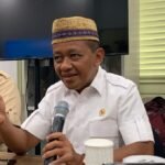 Viral! Bahlil Tampil Pede dengan Sepatu Rp250 Ribu