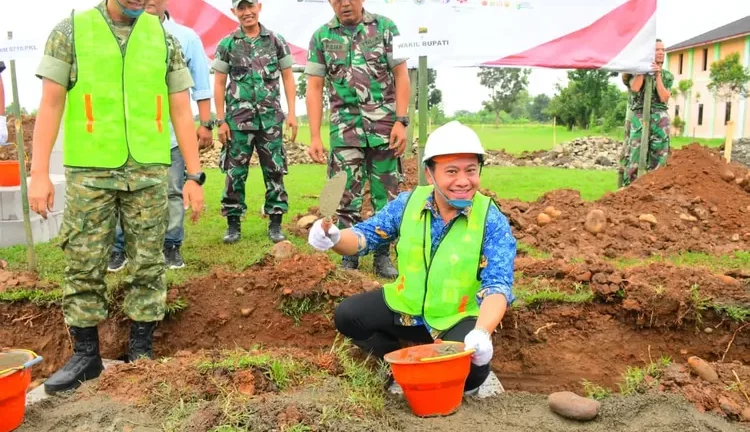 Wabup Sukirman Lakukan Peletakan Batu Pertama Koperasi Merah Putih