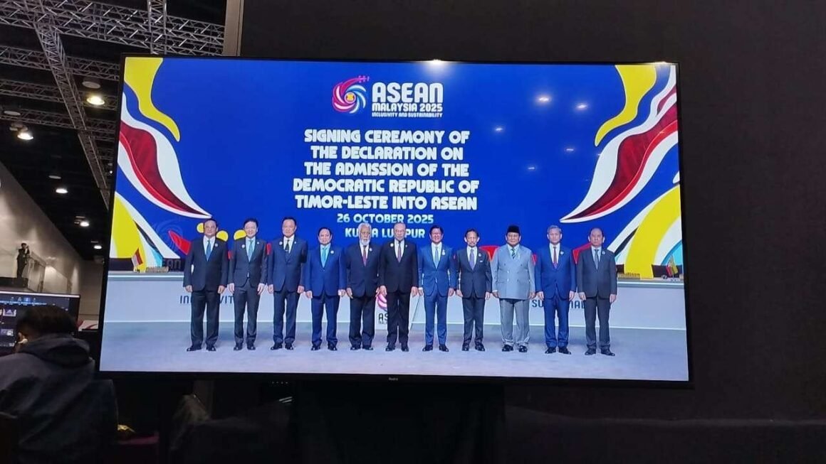 Momen Diplomasi ASEAN: Sambutan Hangat PM Anwar untuk Presiden Prabowo