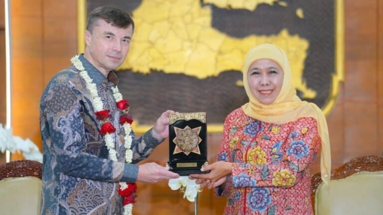 Khofifah Indar Parawansa Bahas Kerja Sama Maritim dan Pendidikan dengan Penasihat Presiden Rusia
