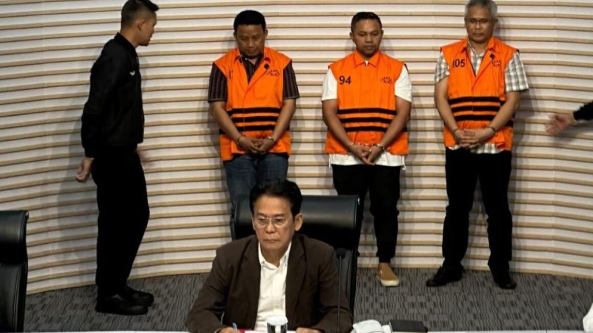 KPK Tetapkan Gubernur Riau dan Dua Pejabat Tersangka