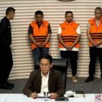 KPK Tetapkan Gubernur Riau dan Dua Pejabat Tersangka