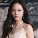 Krystal Umumkan Album Solo ‘Solitary’ Lewat Dokumenter Terbaru