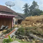 Darmakradenan Dilanda Longsor, Masyarakat Sementara Tinggal di Kerabat