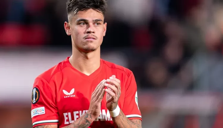 Cedera ACL, Mees Hilgers Absen Lama dan Masa Depannya di FC Twente Terancam