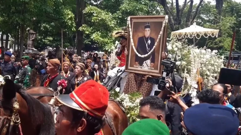 Pemakaman Paku Buwono XIII di Imogiri Dihadiri Ribuan Warga